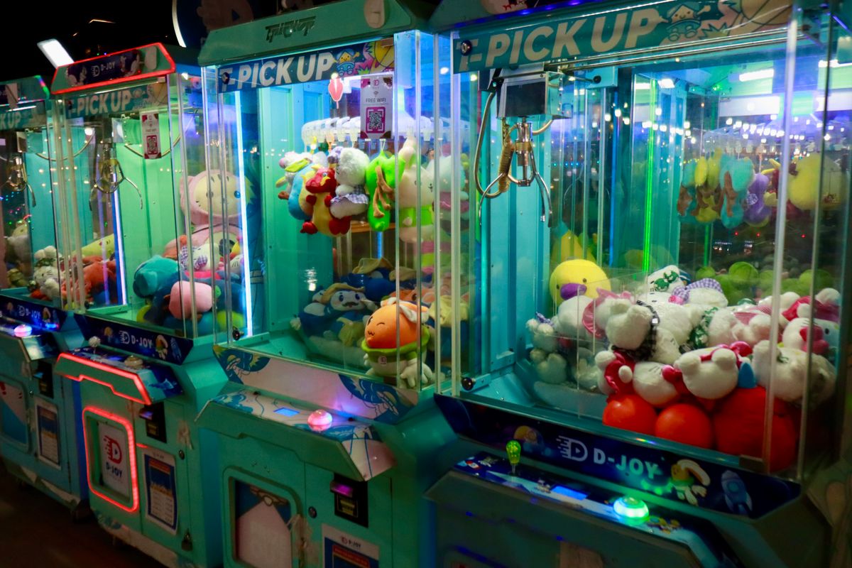 Prize claw